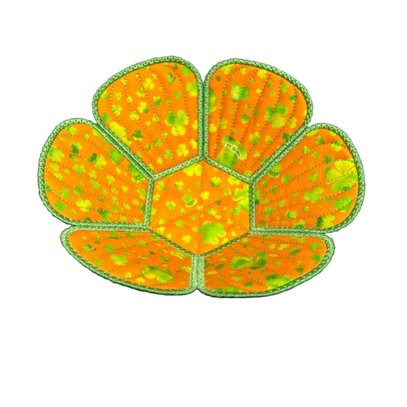 Hand Crafted Basket Center Piece Bowl Quilted 8 round x 3 in tall Shamrock - Picture 15 of 15